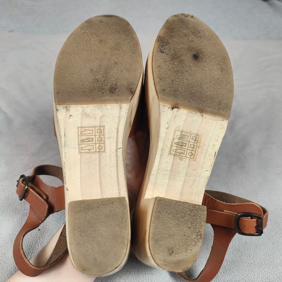Urban Outfitters Wooden Clogs Sandals Women 10 Tan Leather Strappy Preppy Scandi - Picture 9 of 11
